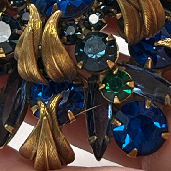 Vintage Flower Brooch w/clip Earrings + Pendant Hook. - Picture 12 of 13